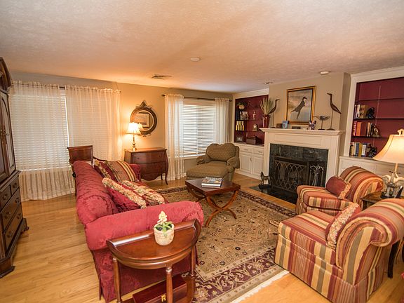 5th image of 55 Woodland Park Dr
