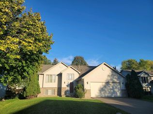 15916 Gallant Ct, Apple Valley, MN 55124