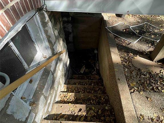 5th image of 3720 Winnebago St