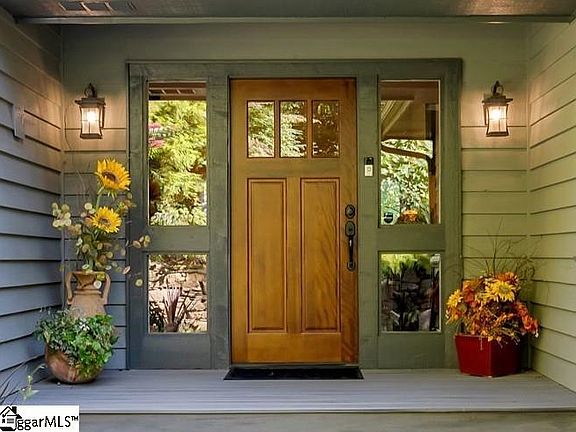 3rd image of 107 Spruce Ln