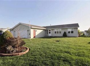104 Sunny Hill Dr, Davis Junction, IL 61020