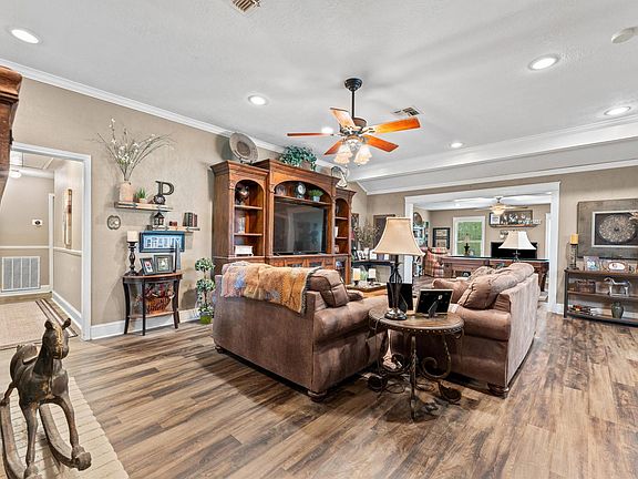 5th image of 3319 Springhill Dr