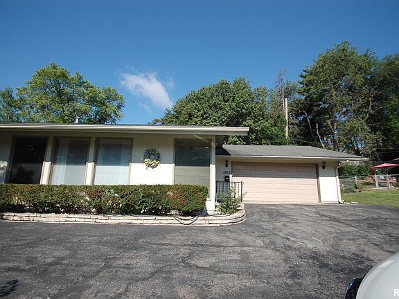 4th image of 3803 N Knoxville Ave #3805