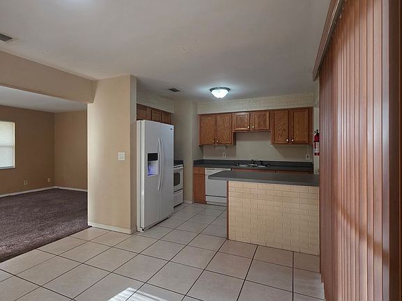 4th image of 1539 Valencia Ave