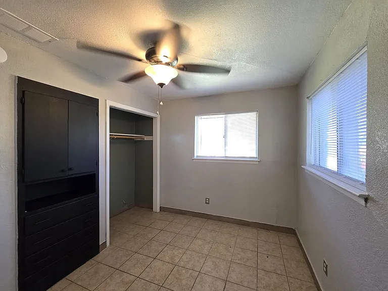 212 E Valley Rd — Photo 8