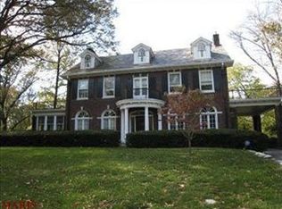 1157 Center Dr, Saint Louis, MO 63117