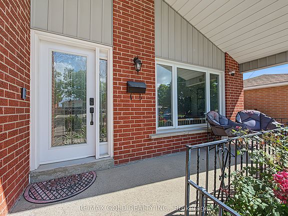 4th image of 55 Malcolm Cres