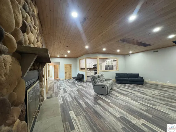 19655 Inlet Rd, Versailles, MO 65084