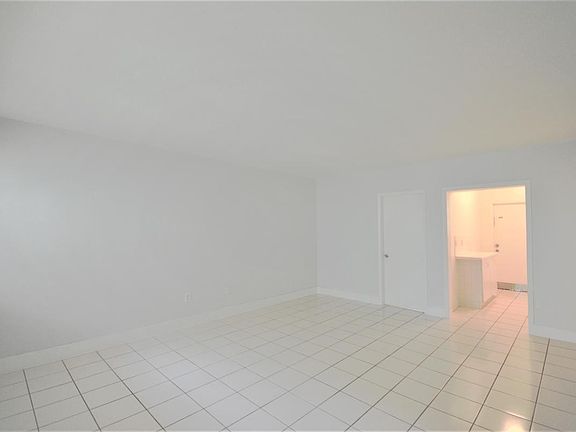3rd image of 1265 Marseille Dr APT 131