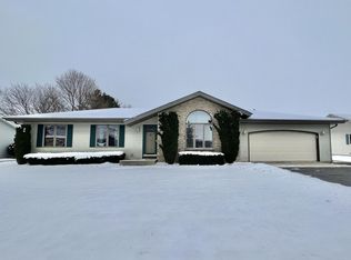 613 Devils Ln, Walworth, WI 53184