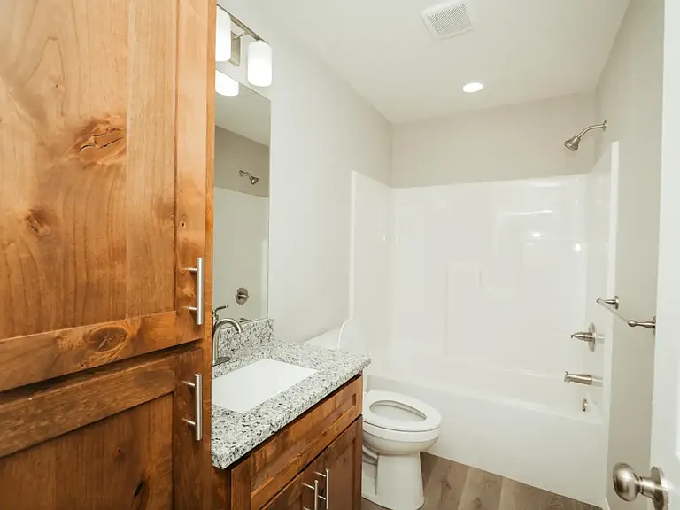 1371 E Macon St — Photo 20