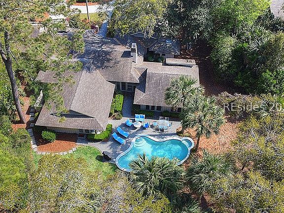 3rd image of 28 W Beach Lagoon Rd