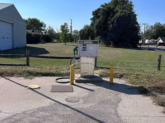 2nd image of 614 N Central