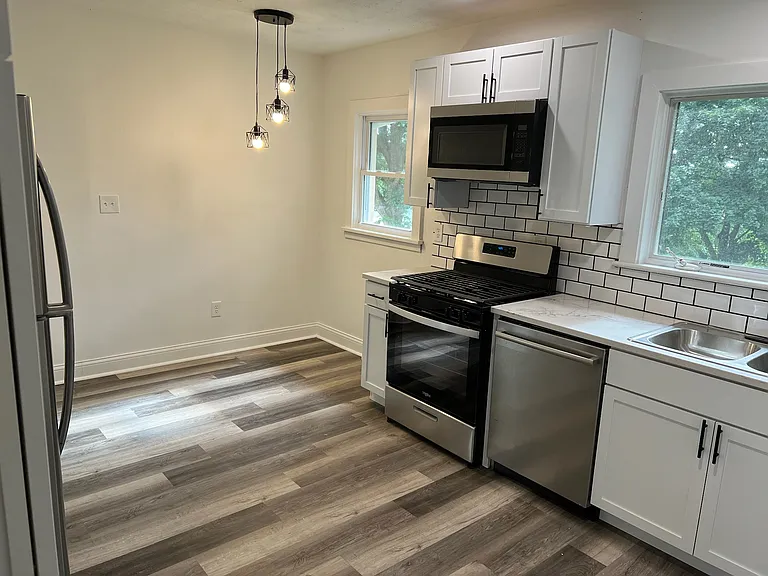 673 Harrison Ave — Photo 2