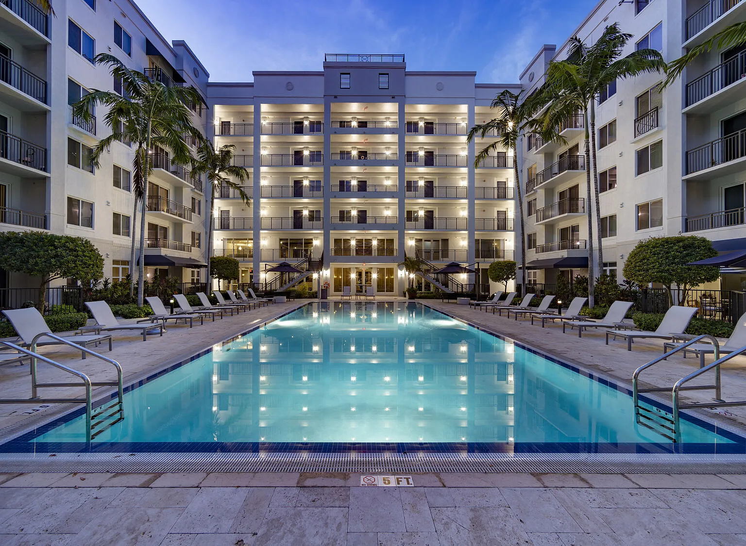 Manor in Plantation — Photo 1