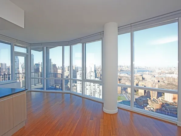 66 Rockwell Place image 4 of 24