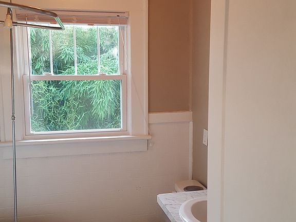 2nd image of 109 E Manning St APT 3