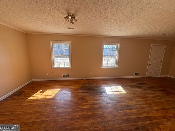4th image of 5175 Forest Dr SE
