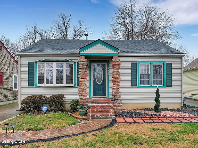 3534 Algonquin Pkwy — Photo 3
