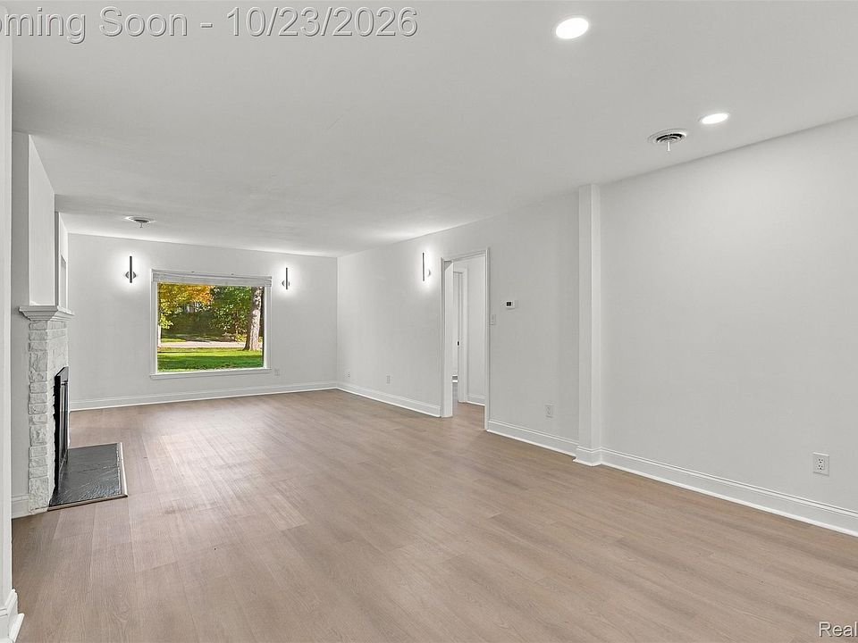 428 Girard Ave, photo 11