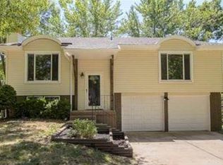 8009 E 120th St, Grandview, MO 64030