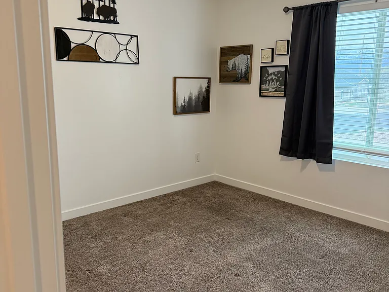 28 N Monitor Row — Photo 15