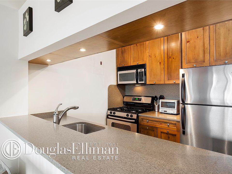 2nd image of 130 W 79th St APT 8A