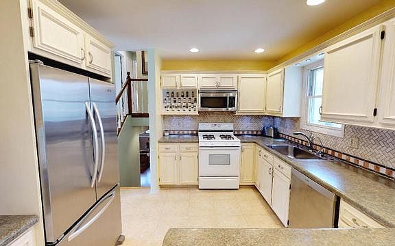 5th image of 510 Merrill Ln