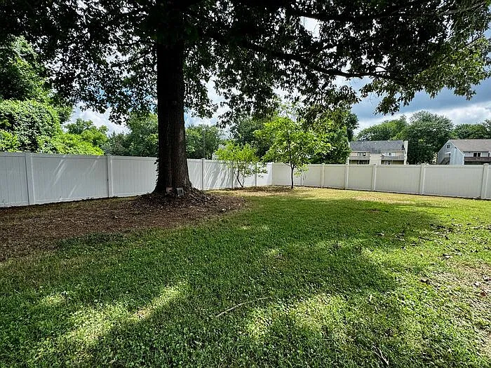 4 bed, 2.0 bath, 1600 sqft, $1,995 — Photo 2