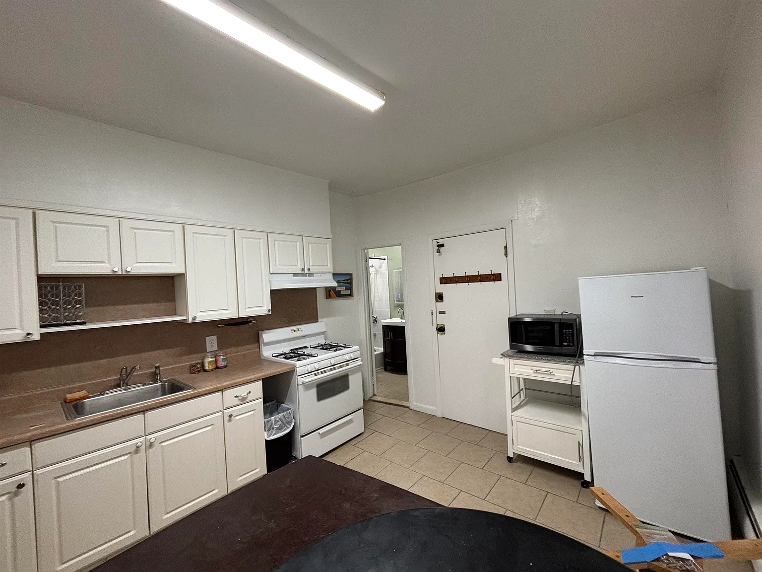 2 bed, 1.0 bath, 700 sqft, $2,200 — Photo 3