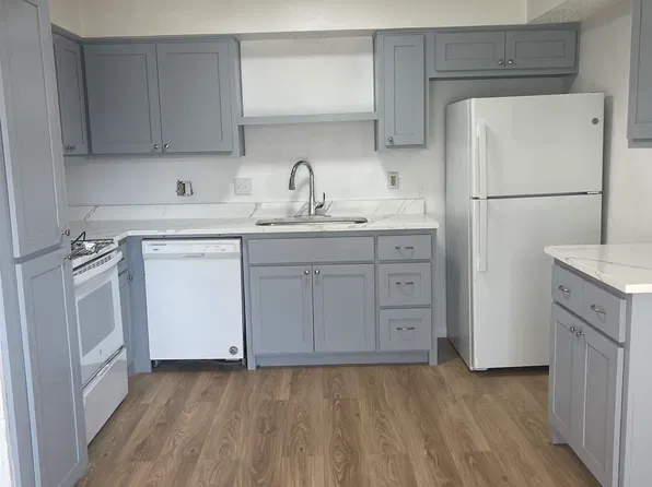 408 E Denton Dr, Euless, TX 76039