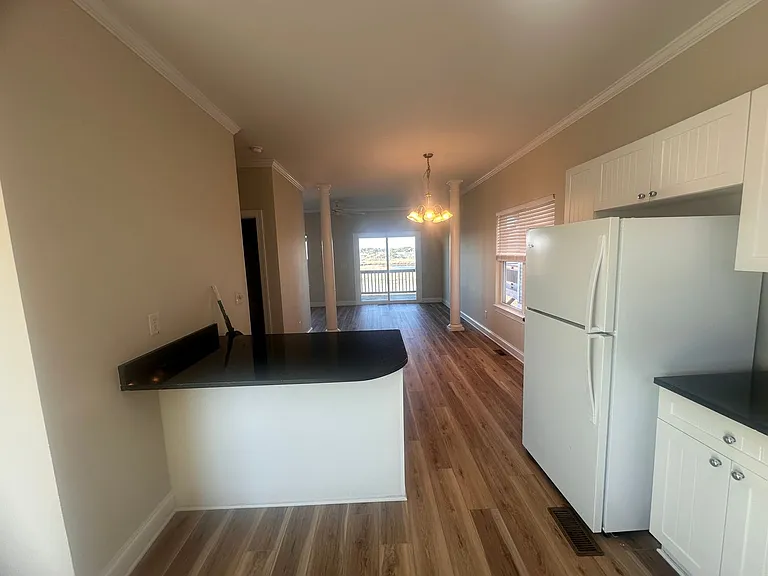 399 N New River Dr #C — Photo 8