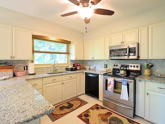 3rd image of 231 Skyview Dr