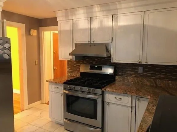 49 Hackensack Rd #1R, Chestnut Hill, MA 02467