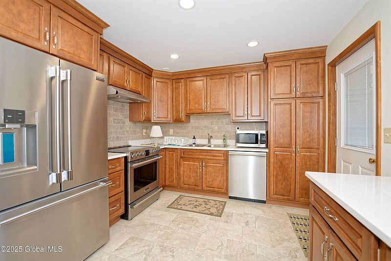 5th image of 31 Tryon Court