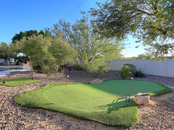 Putting Green and Chipping