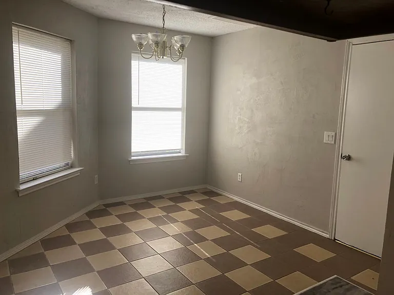 1405 Scott Ct — Photo 8