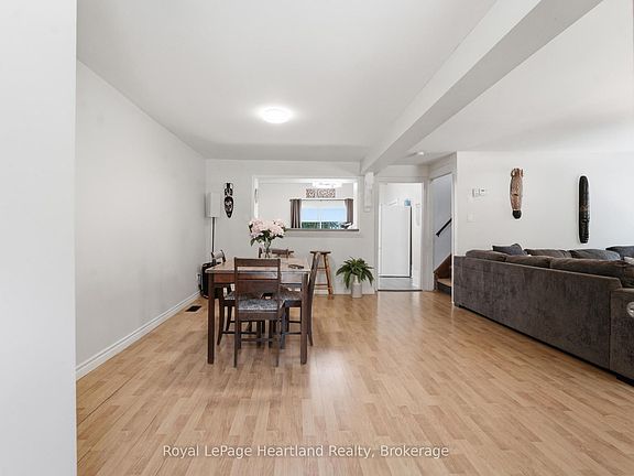 3rd image of 117 Quebec St