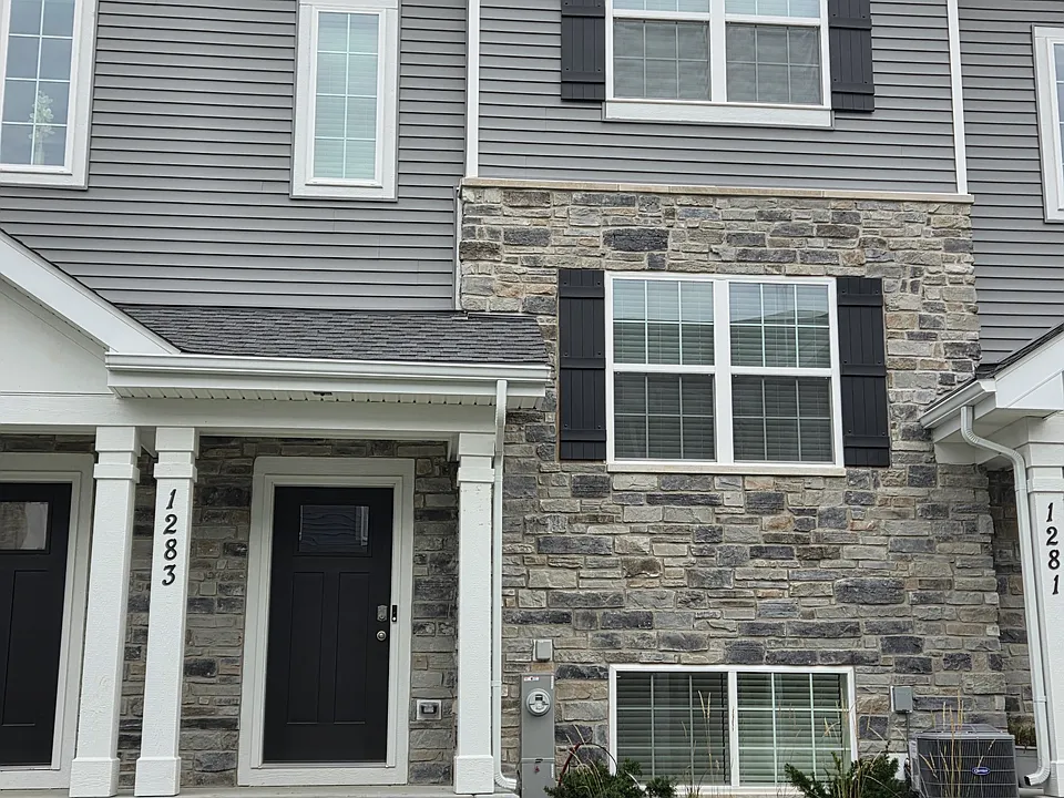 1283 Foxglove Dr
