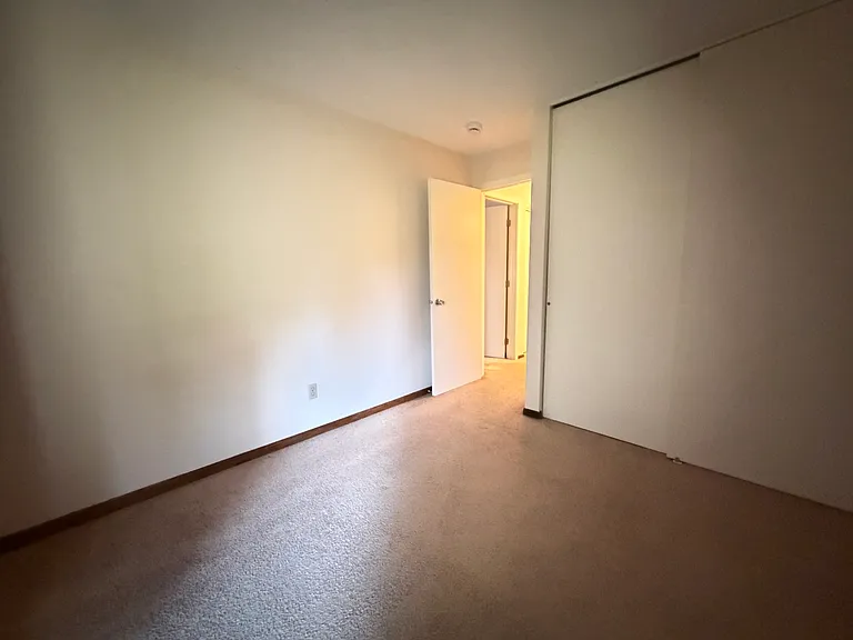 1700 Four Oaks Rd #124 — Photo 11