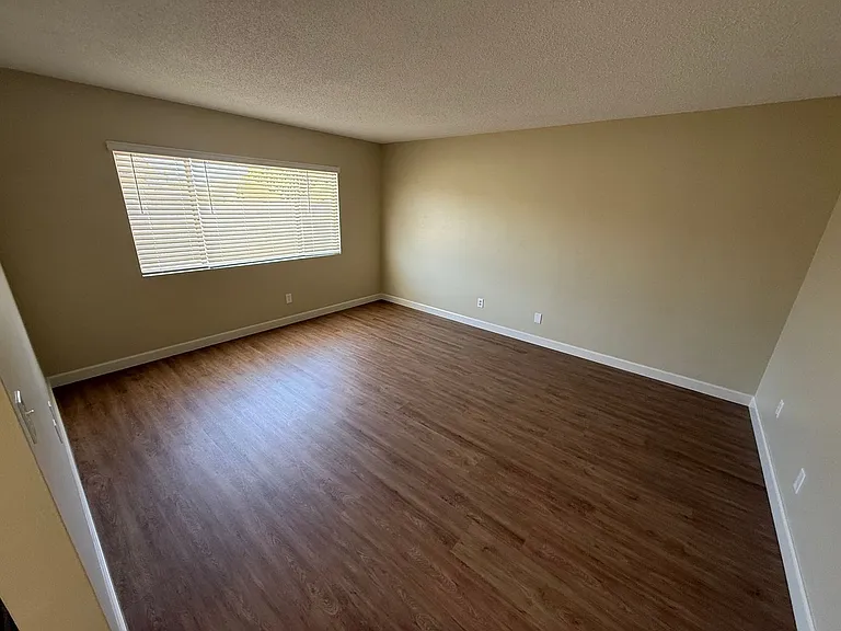 361 Oxford St — Photo 3