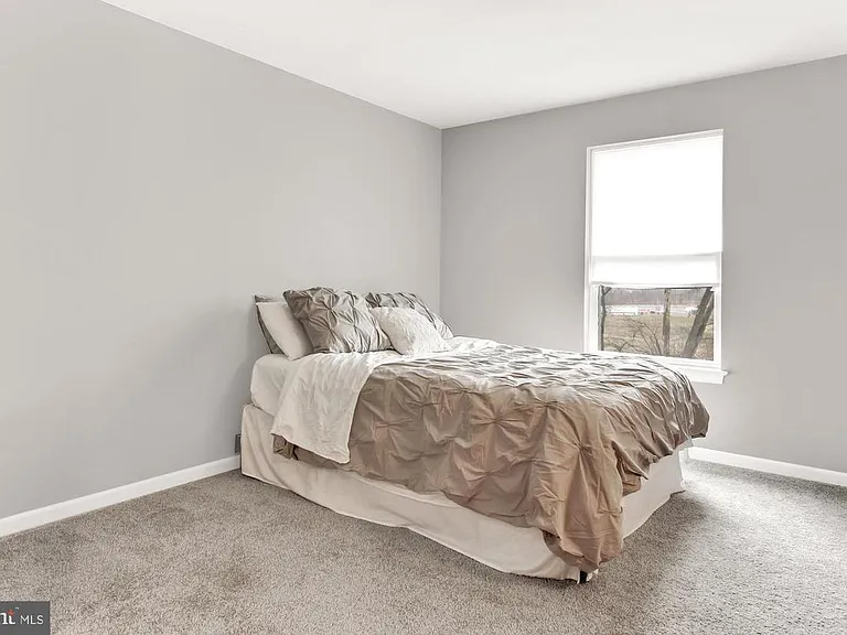 401 Landover Ct — Photo 22