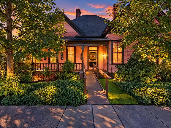 3rd image of 403 Central Pl