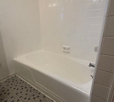 4th image of 907 Little Bay Ave APT C