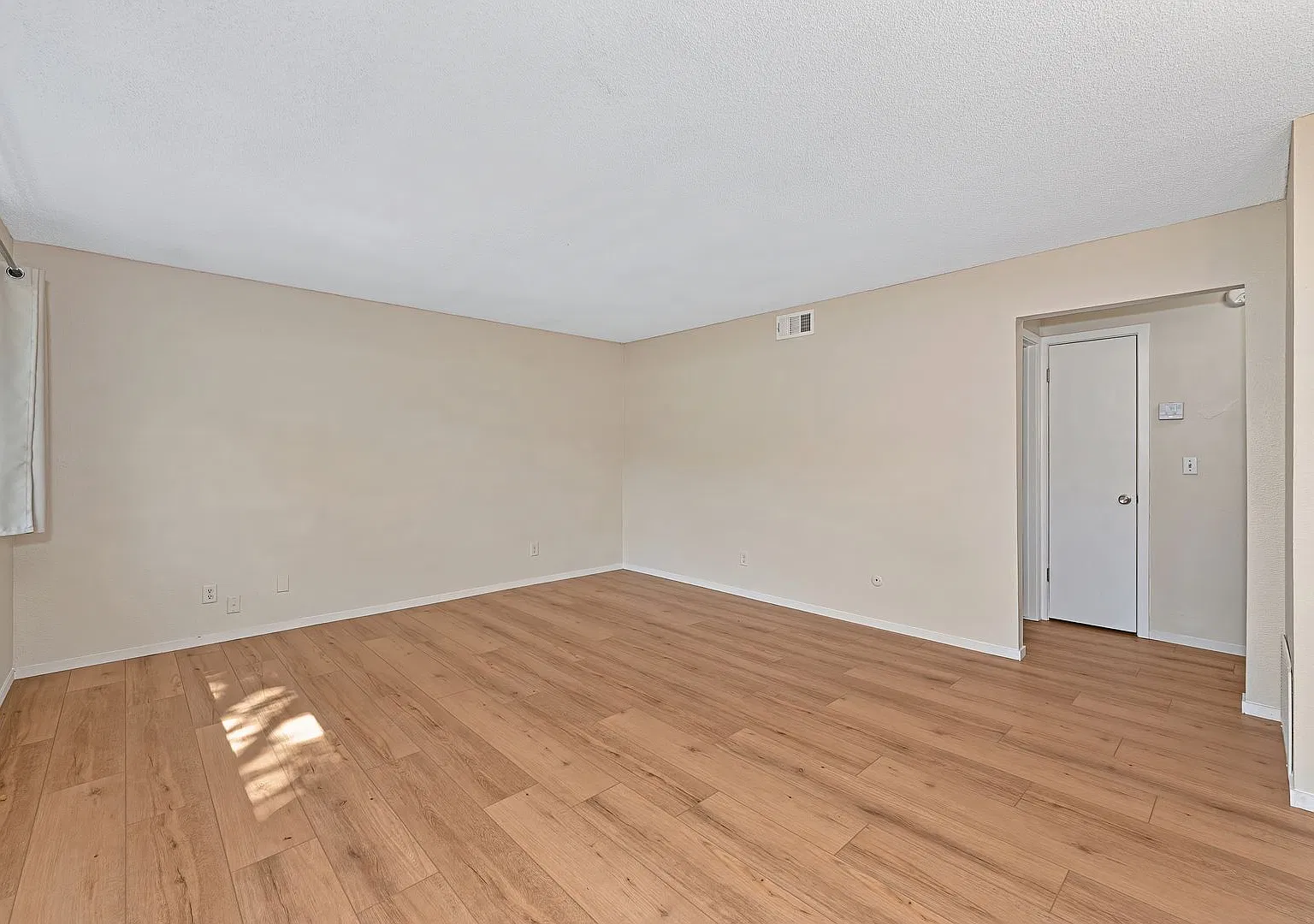 Completely Renovated 2BR/1BA Single-Story Unit in Auburn Move-In Ready! — Photo 3