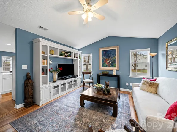 191 Oak Village Pkwy, Mooresville, NC 28117