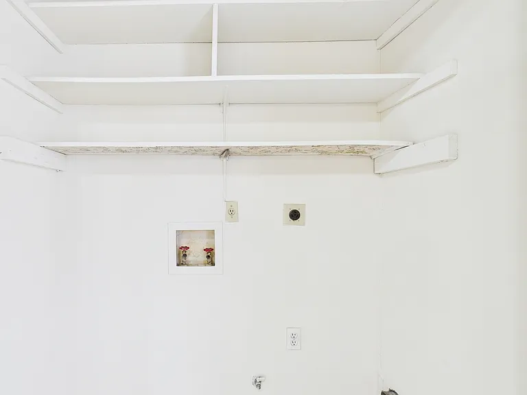 807 Frio Cir #B — Photo 17