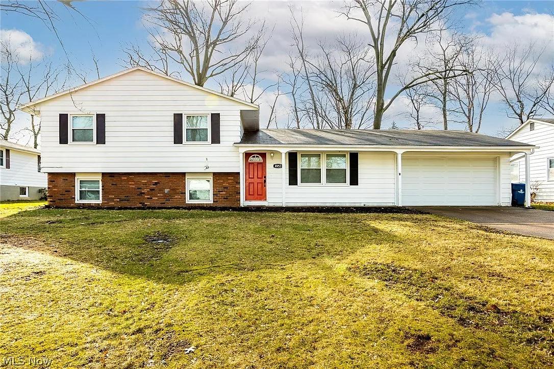 4953 Timberview Dr photo 1