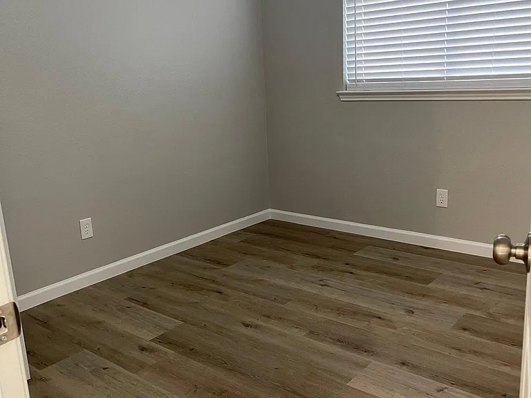 9621 Polk Ave — Photo 7