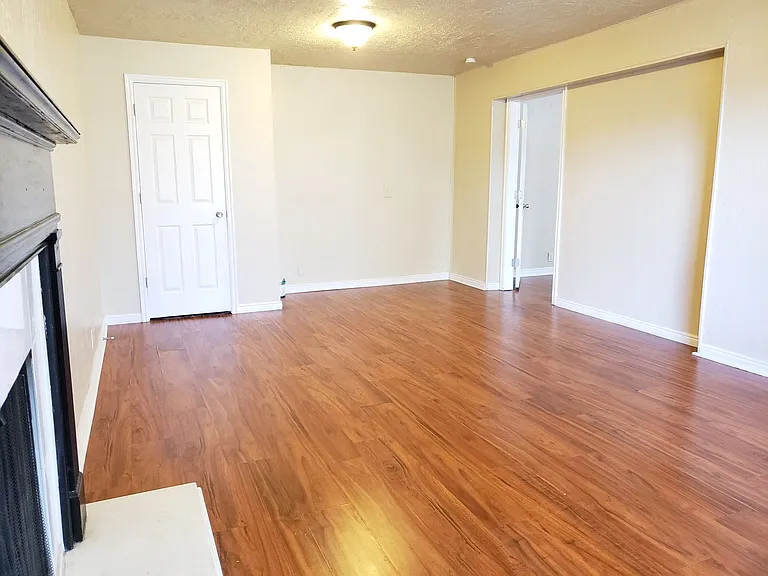 352 E Hampton Ave — Photo 2